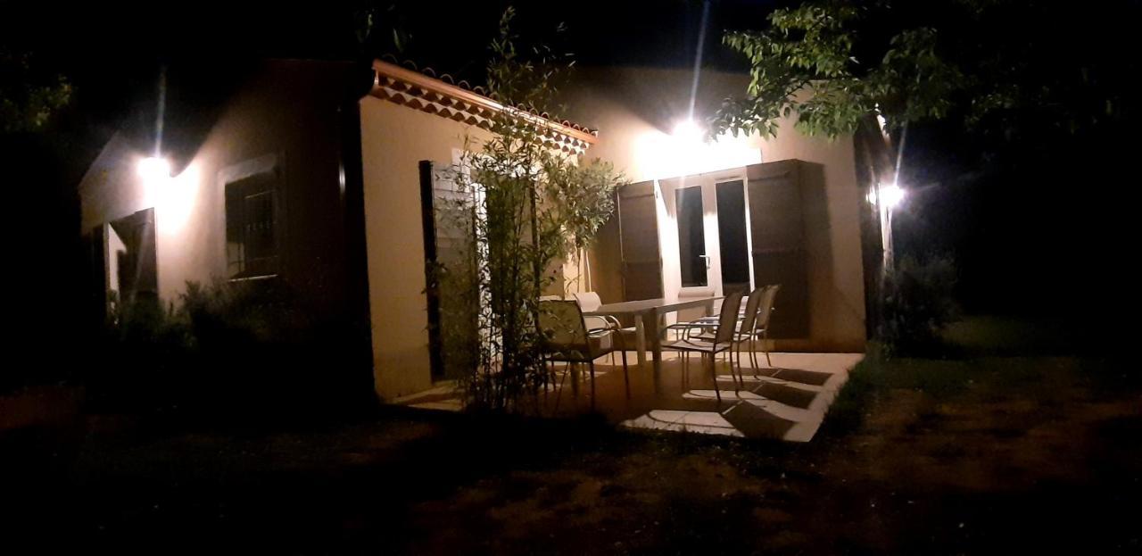 Les Lilas Des Chenes Piolenc Exterior photo